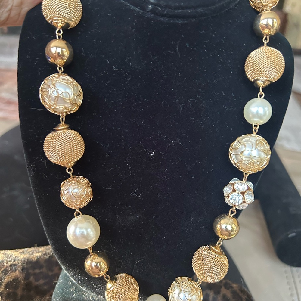 Gold Toned and Faux Pearl Necklace - Picture 2 of 8